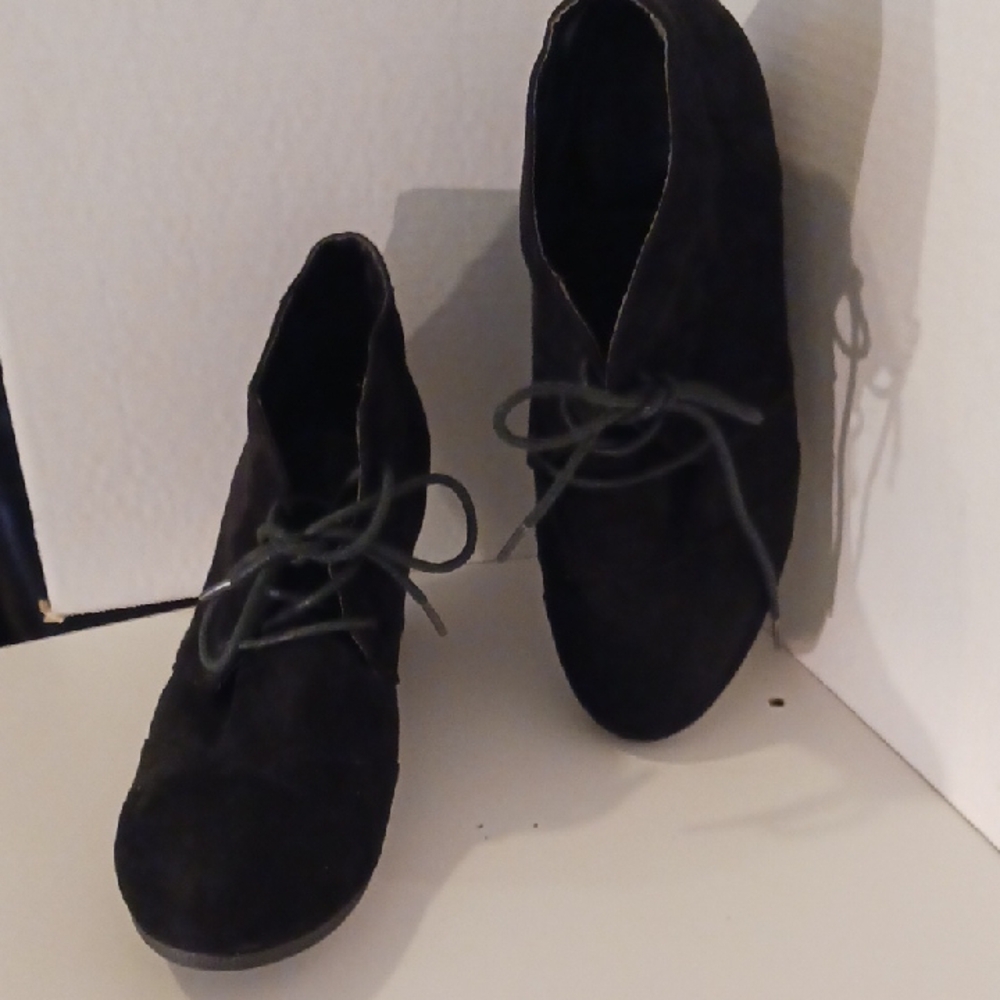 Tomson Black Faux Suede Lace Up Wedge Booties Size 10 Shoes